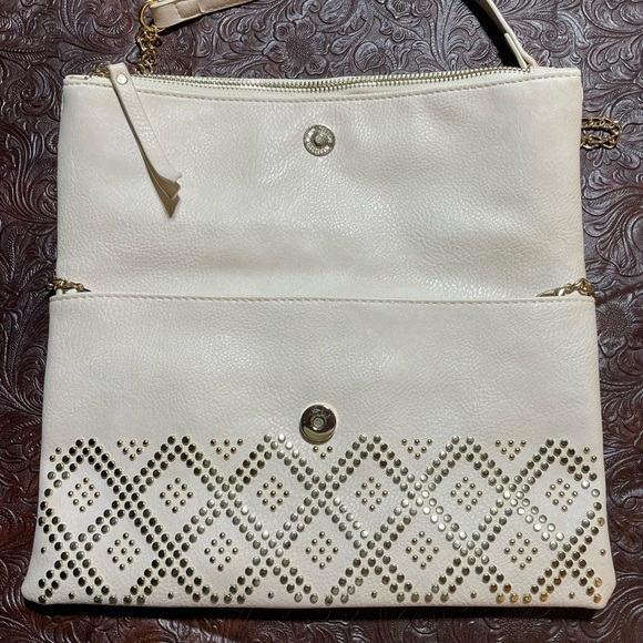 NWOT- Off White Gold Studded Fold Over Clutch w/ Long Chain Handle #H-20 - Picture 4 of 6